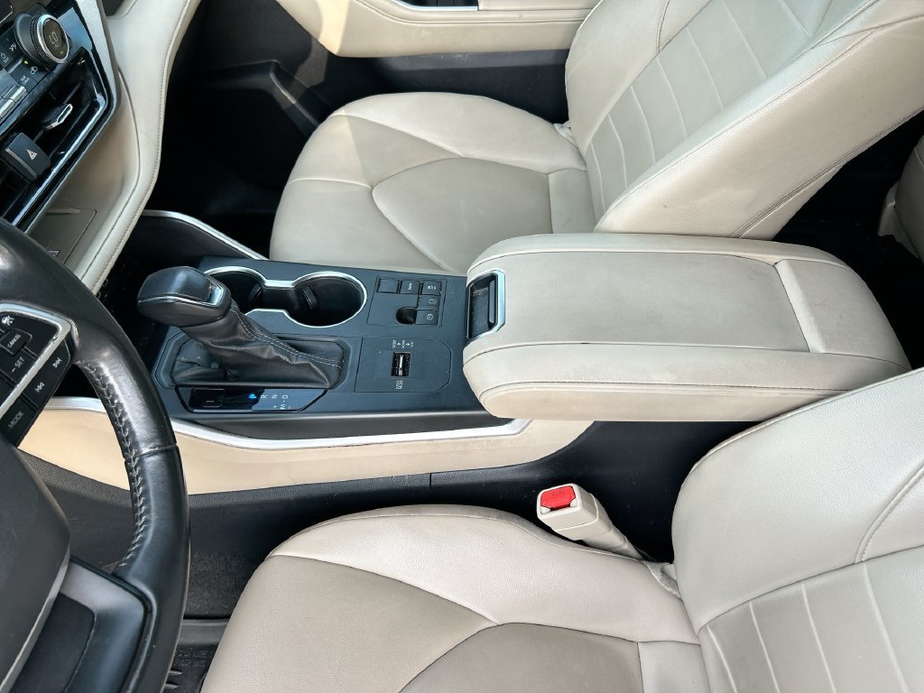 Used 2023 Toyota Highlander XLE FWD image 29