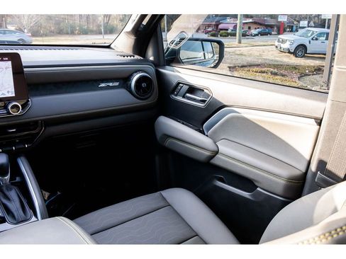Used 2025 Chevrolet Colorado ZR2 image 17
