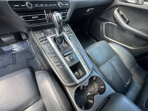 Certified 2020 Porsche Macan AWD/4WD image 33