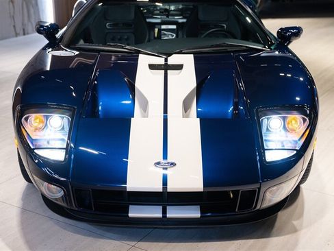 Used 2006 Ford GT RWD image 16