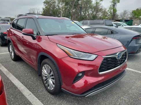 Used 2022 Toyota Highlander Platinum image 2