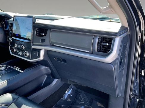 Used 2023 Ford Expedition XLT image 25