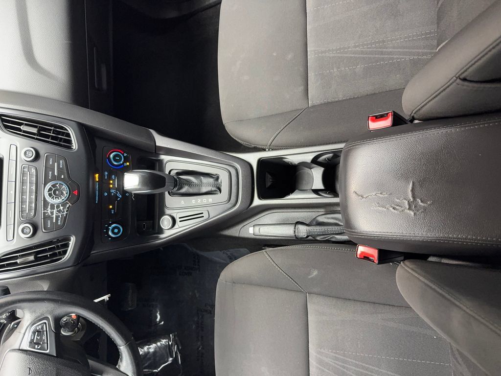 Used 2016 Ford Focus SE w/ SE Sport Package FWD image 35