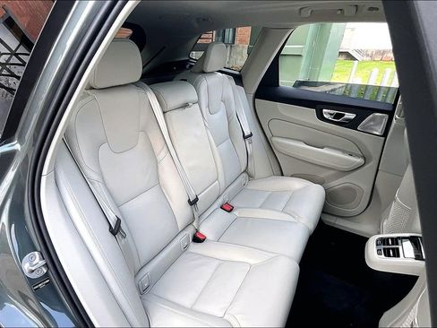 New 2026 Volvo XC60 B5 Ultra w/ Protection Package Premier AWD/4WD image 16