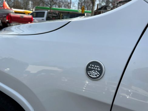 Used 2018 Jeep Grand Cherokee Overland image 38