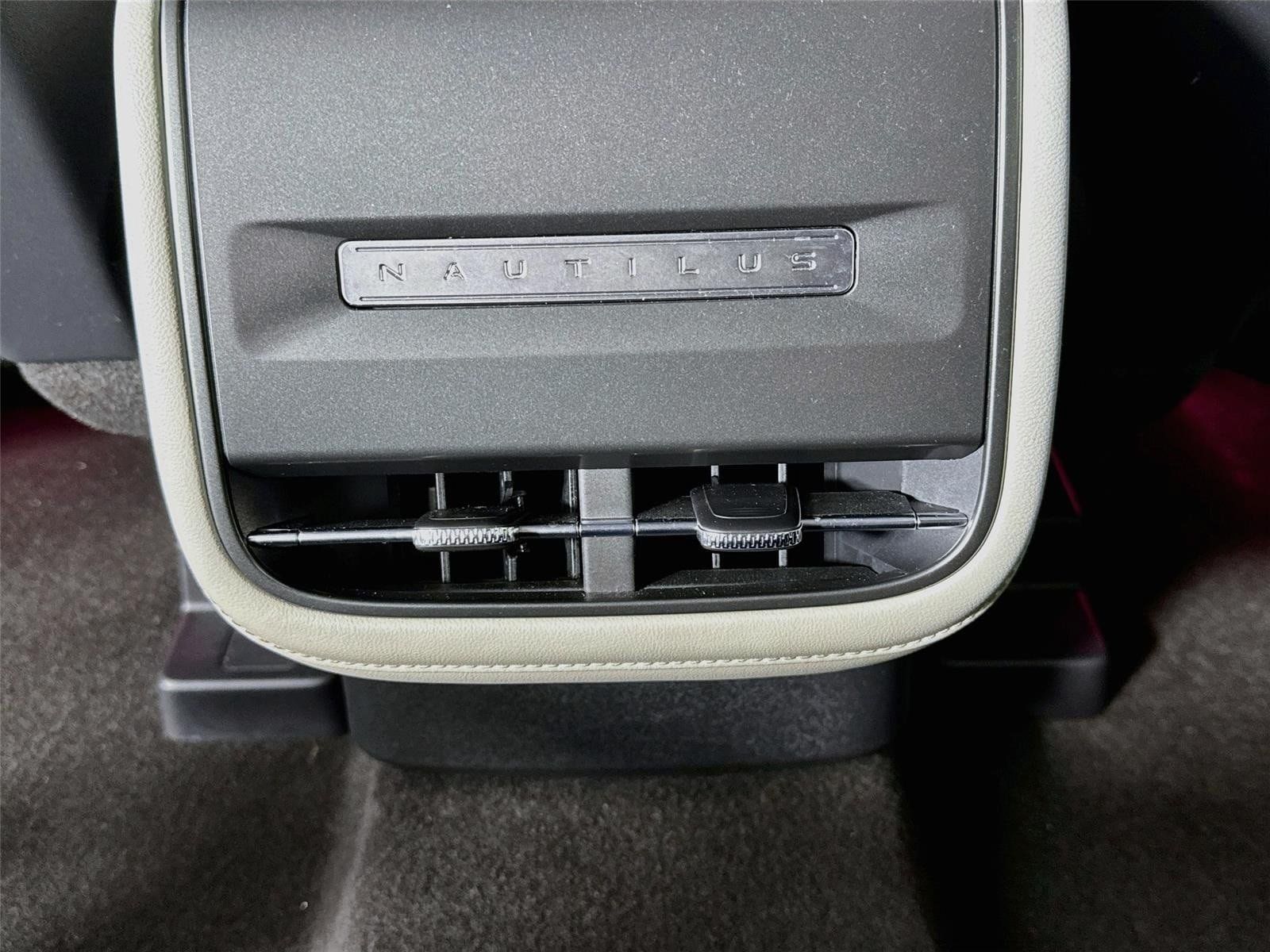 Used 2024 Lincoln Nautilus Reserve AWD/4WD image 26