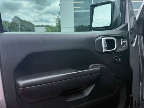 Used 2018 Jeep Wrangler Unlimited Rubicon AWD/4WD image 8