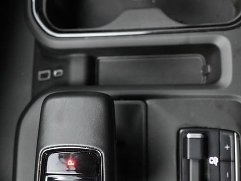 Used 2023 GMC Sierra 1500 AT4 w/ Technology Package AWD/4WD image 14