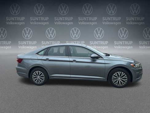 Used 2020 Volkswagen Jetta SE w/ SE Cold Weather Package FWD image 4