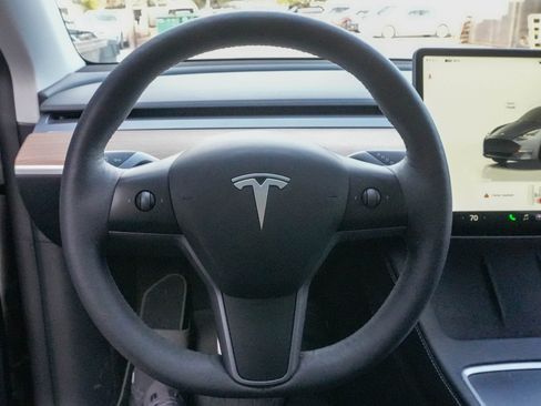 Used 2023 Tesla Model Y Performance image 17