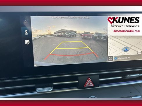 Used 2024 Hyundai Elantra SEL image 28