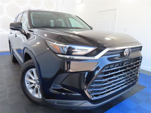 Used 2025 Toyota Grand Highlander AWD image 2