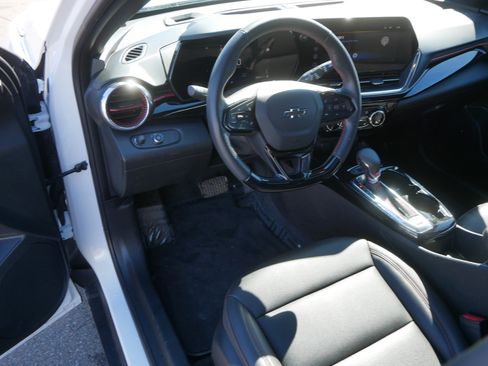 Used 2024 Chevrolet Trax RS w/ Sunroof Package image 21