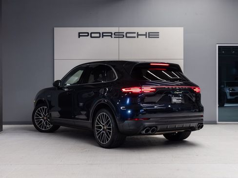 Certified 2023 Porsche Cayenne AWD/4WD image 3