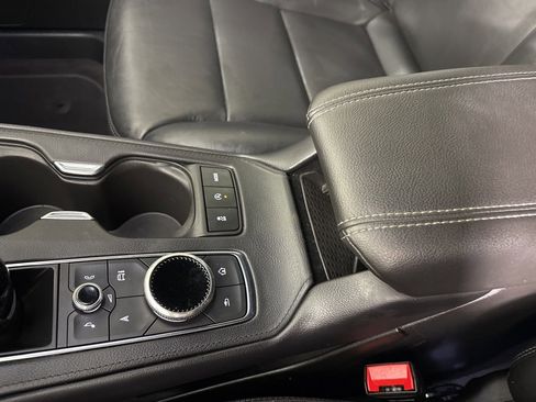 Used 2024 Cadillac XT4 Premium Luxury image 33