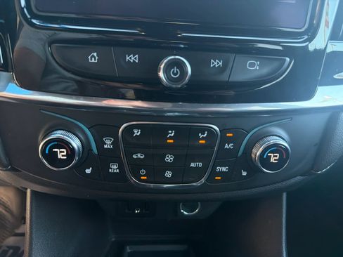 Used 2023 Chevrolet Traverse LT FWD image 21
