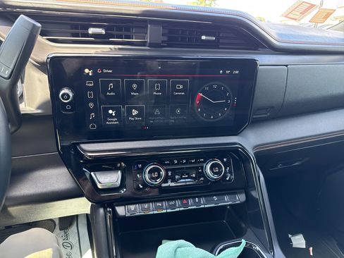 Used 2025 GMC Sierra 2500 AT4 AWD/4WD image 22