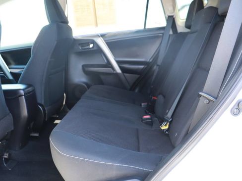 Used 2018 Toyota RAV4 XLE FWD image 14