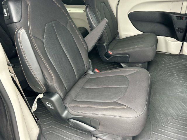 Used 2017 Chrysler Pacifica LX FWD image 21