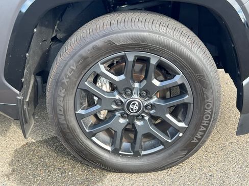 Used 2025 Toyota Sequoia Platinum AWD/4WD image 18