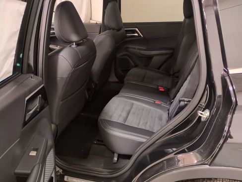 New 2025 Mitsubishi Outlander SE image 15