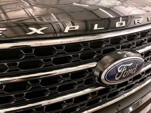 Used 2020 Ford Explorer XLT w/ Equipment Group 202A image 30