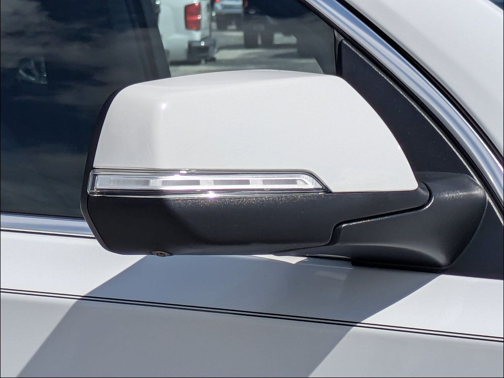 Used 2023 Chevrolet Traverse Premier FWD image 11