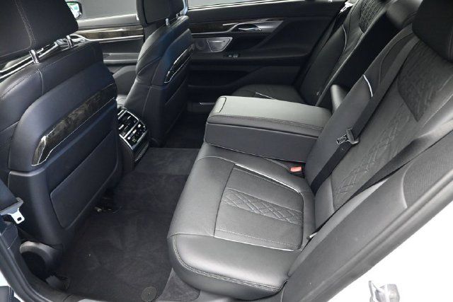 Used 2019 BMW 750i xDrive w/ Executive Package AWD/4WD image 21