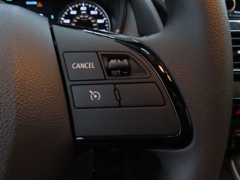 New 2025 Mitsubishi Eclipse Cross LE image 13