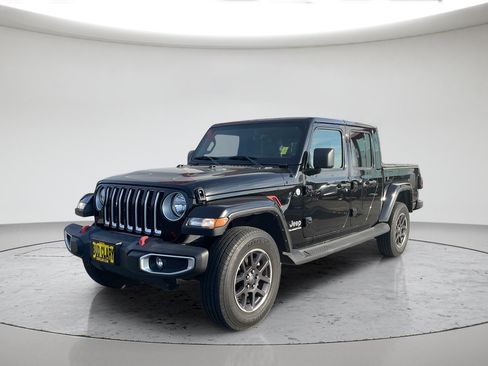 Used 2022 Jeep Gladiator Overland w/ Cold Weather Group AWD/4WD image 8