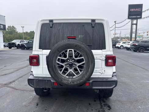 Used 2024 Jeep Wrangler Unlimited Sahara w/ Technology Group AWD/4WD image 4