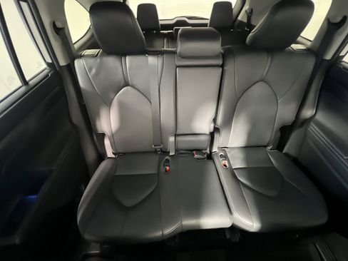 Used 2020 Toyota Highlander Limited FWD image 36