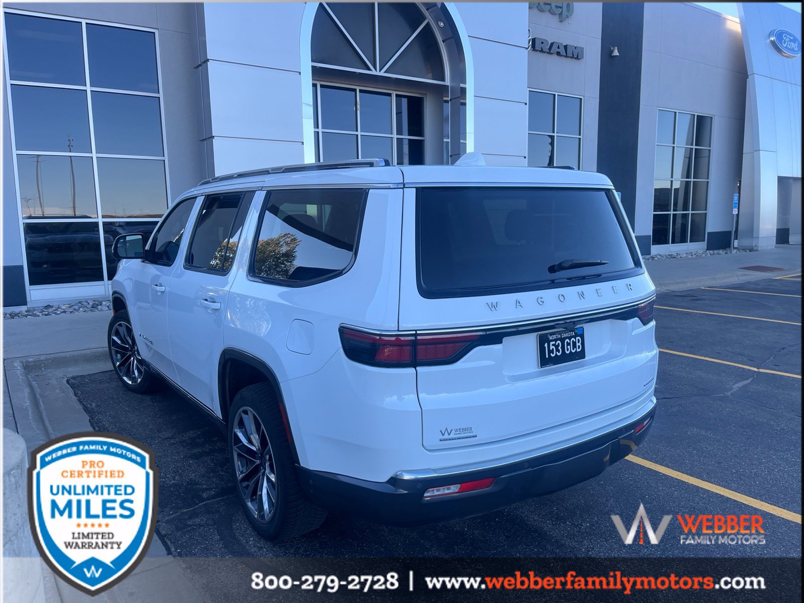 Used 2022 Jeep Wagoneer Series III w/ Premium Group I AWD/4WD image 7