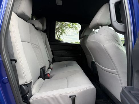 Certified 2025 Toyota Tacoma SR5 AWD/4WD image 18