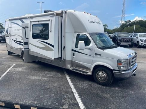 Used 2011 Ford E-450 and Econoline 450 Super Duty w/ Motorhome Prep Pkg RWD image 3