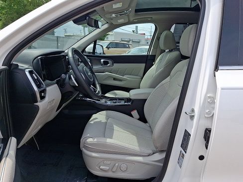 Certified 2023 Kia Sorento SX Prestige w/ Panoramic Sunroof Package AWD/4WD image 13