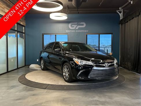 Used 2015 Toyota Camry XLE w/ Moonroof Package FWD image 1