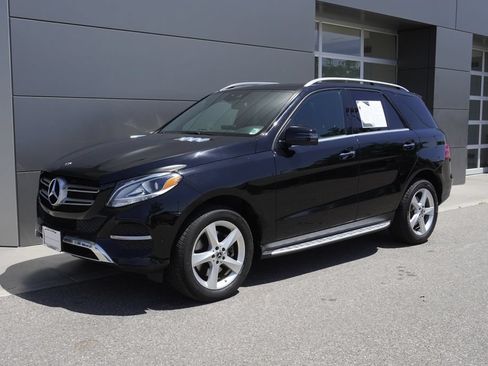 Used 2019 Mercedes-Benz GLE 400 4MATIC image 3