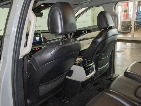 Used 2024 Kia Carnival EX FWD image 10