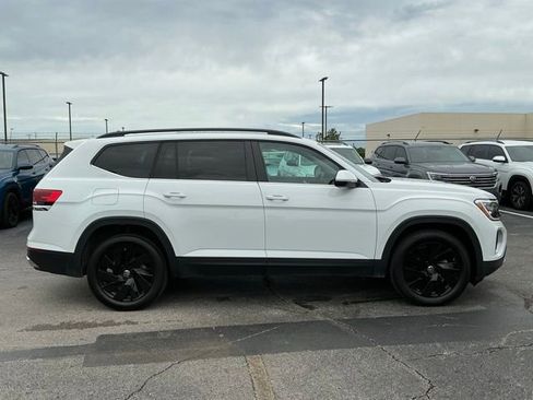 Certified 2025 Volkswagen Atlas SE w/ Panoramic Sunroof Package FWD image 2