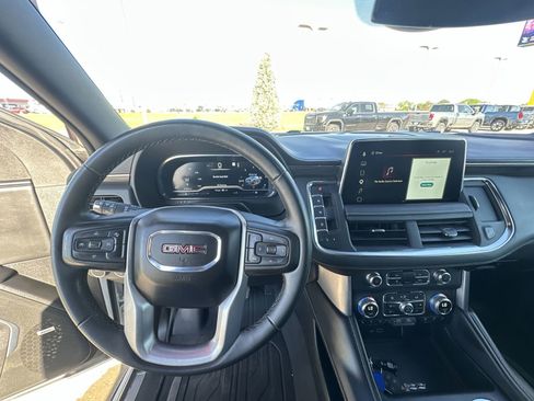 Used 2023 GMC Yukon XL SLT AWD/4WD image 11