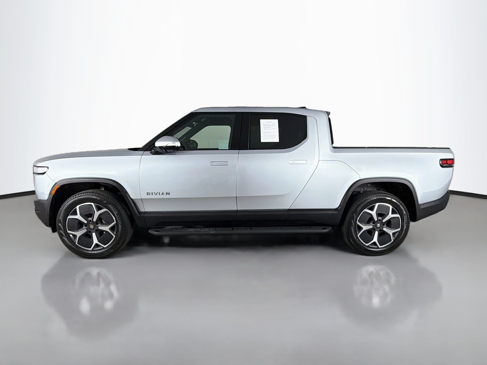 Used 2023 Rivian R1T Adventure Dual AWD/4WD image 4