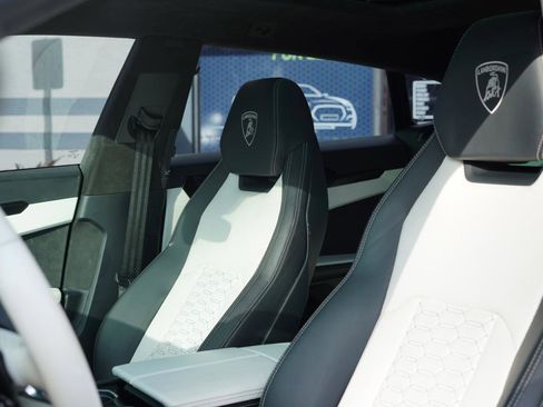 Used 2022 Lamborghini Urus AWD/4WD image 14