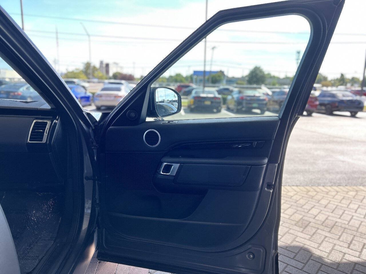 Used 2018 Land Rover Discovery SE AWD/4WD image 51