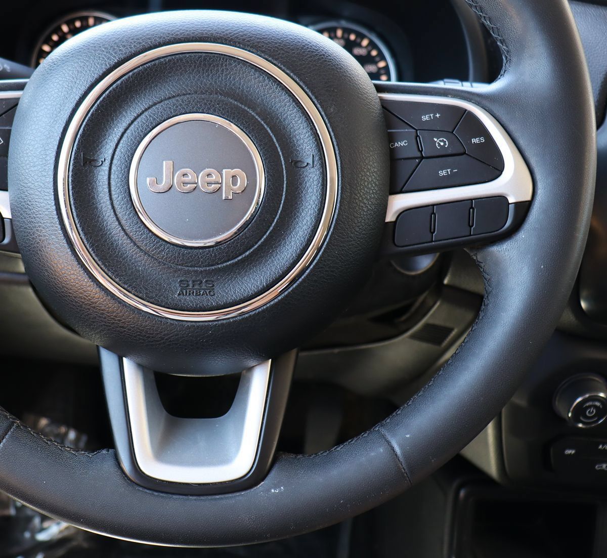 Used 2018 Jeep Renegade Latitude FWD image 54