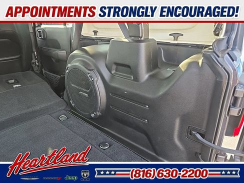 Used 2018 Jeep Wrangler Unlimited Sahara AWD/4WD image 90