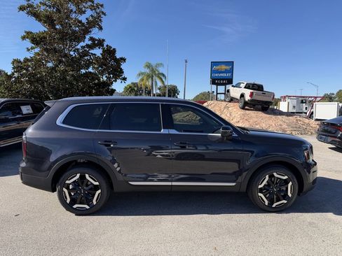 New 2025 Kia Telluride EX w/ EX Captain's Chair Package image 4