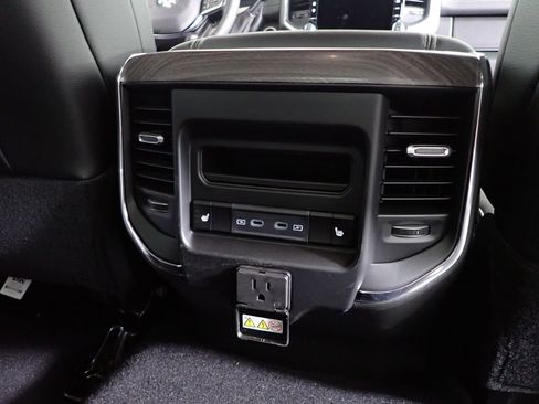 New 2026 RAM 2500 Laramie AWD/4WD image 40