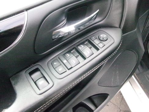 Used 2018 Dodge Grand Caravan SXT w/ Driver Convenience Group image 15