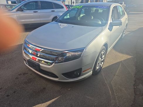 Used 2010 Ford Fusion SE image 2